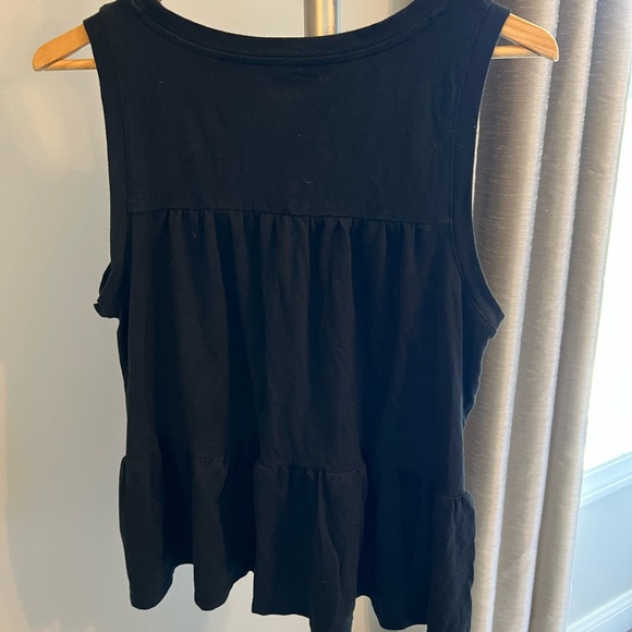 Gap L ruffle tank black EUC - Picture 3 of 3